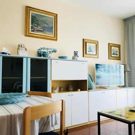 Rosa Celeste Bilocale Con Vista Mare In Appartement San Remo